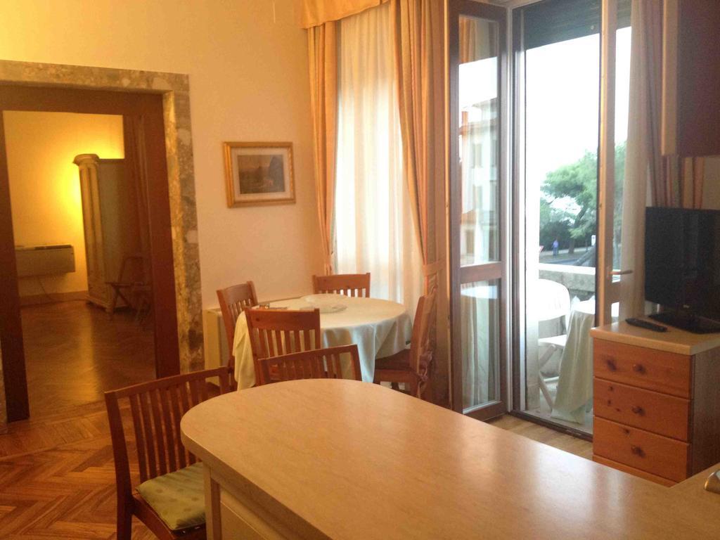 Villa Gabriella B&B - Apartments Венеция Лидо Екстериор снимка